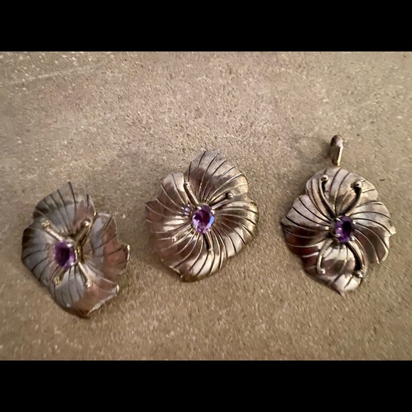 Jewelry - Sterling silver & amethyst earrings and pendant